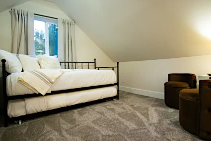 stay two sister updatairs double bed
